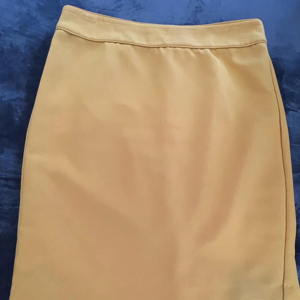Banana Republic PencilSkirt, size 6, mustardyellow
